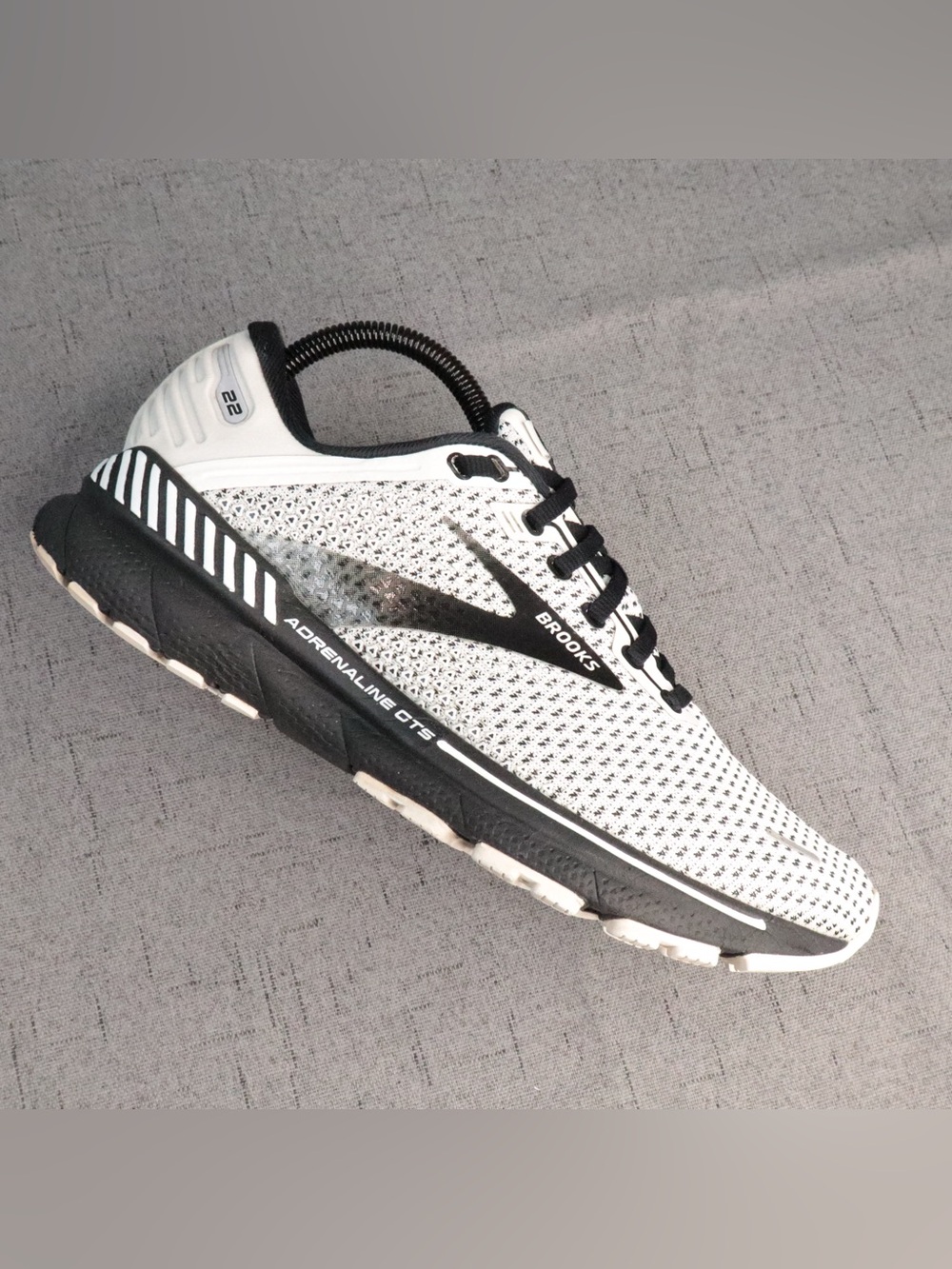 Brooks Adrenaline GTS 22 Running Shoes Women's Size 8.5 White Black Athletic